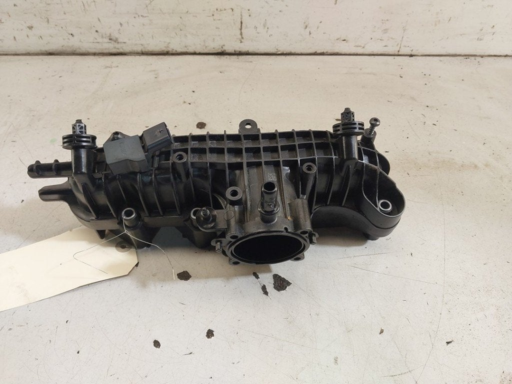 COLLECTEUR D'ADMISSION Volvo XC40 (XZ) (|32257849|), Info@volvocars.com, Volvo Car Germany GmbH, Siegburger Straße 229
50679  Köln, DE