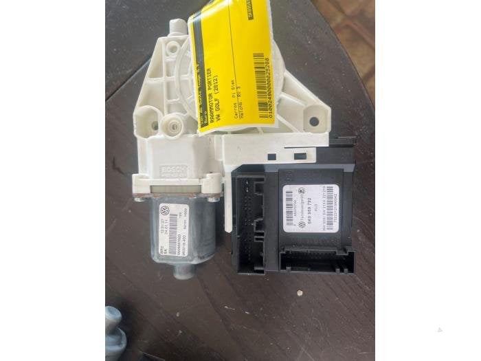 Moteur de vitre portière d'un Volkswagen Golf, Autos : Pièces & Accessoires, Volkswagen, -, 3 mois de garantie, Utilisé