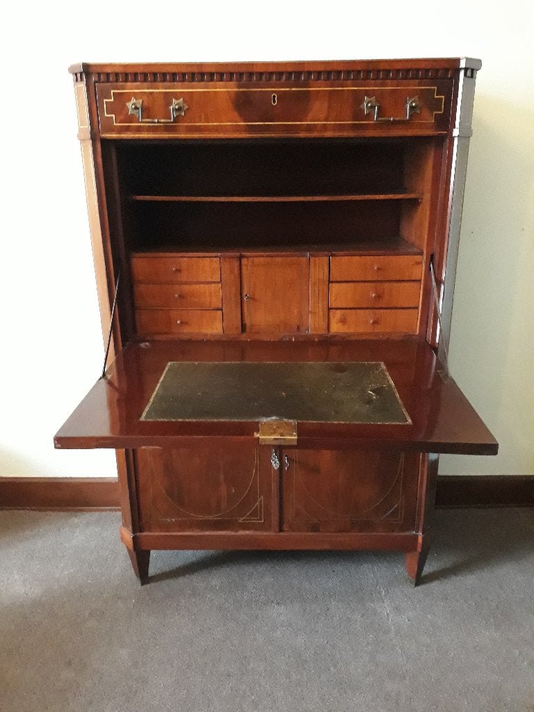 Secrétaire antique, Enlèvement