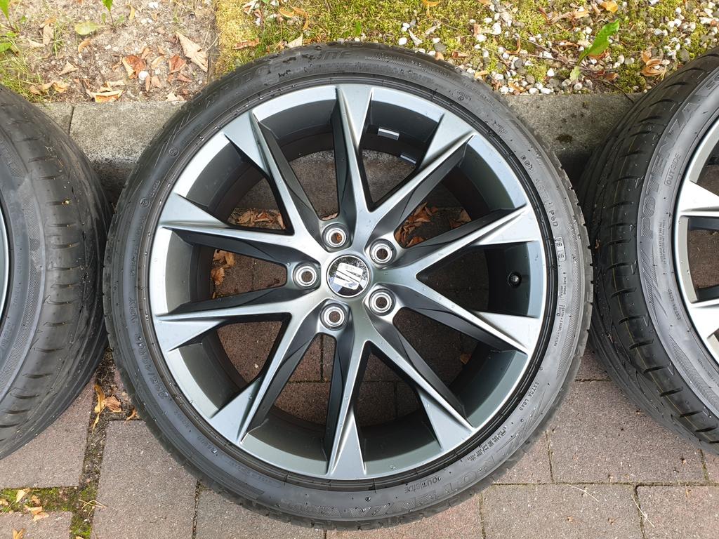 Seat leon velgen origineel van seat leon fr black edition, Auto-onderdelen, Banden en Velgen, Ophalen, 18 inch, Zomerbanden, Banden en Velgen