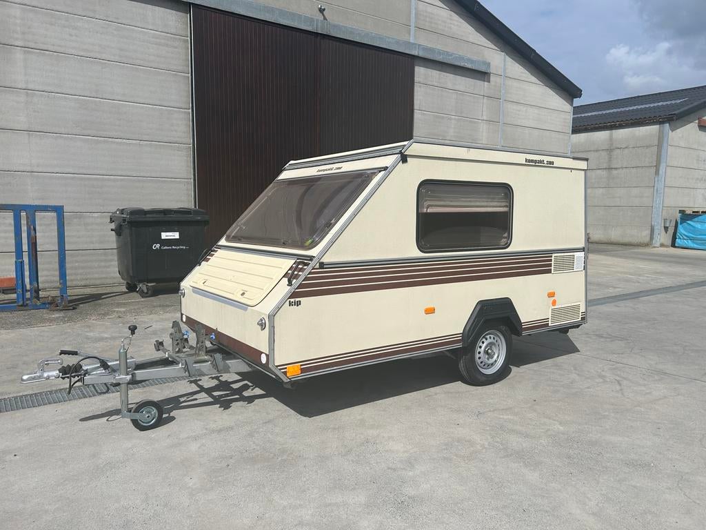 Kip kompakt 300 Caravan -750 kg in perfecte staat, Standaardzit, Kip, Schokbreker, Tot en met 3