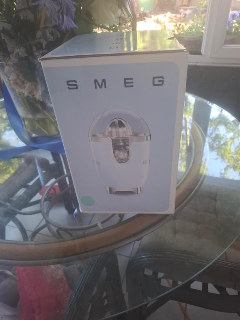 Smeg fruit pers nieuw!!, Elektronische apparatuur, Juicers, Ophalen