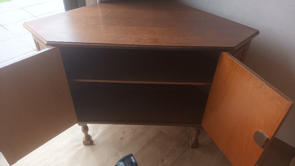 Hoekkastje, Ophalen