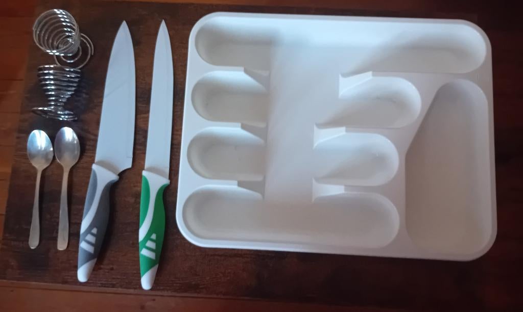 Bestekbak, messen, eierdopjes en lepeltjes, Ophalen