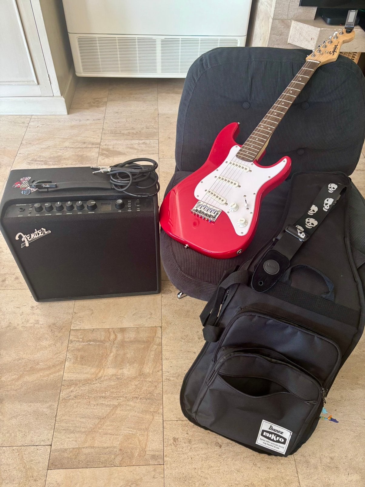 Elektrische fender gitaar voor kinderen in top staat!, Muziek en Instrumenten, Snaarinstrumenten | Gitaren | Elektrisch, Ophalen
