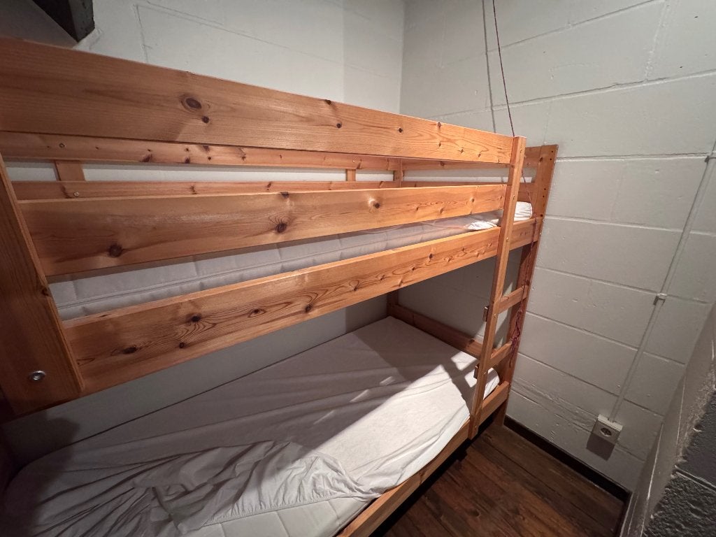 Massief houten stapelbed, Ophalen, Zo goed als nieuw, Tweepersoons, Stapelbed