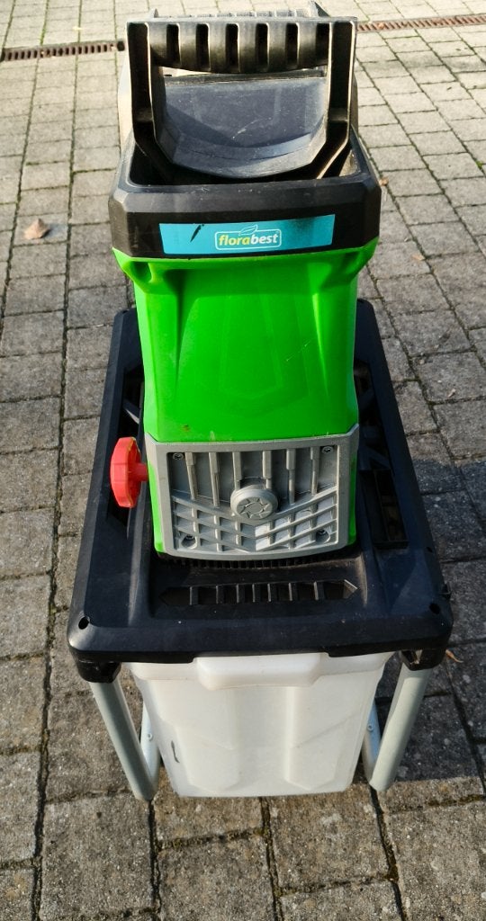 Hakselaar, Tuin en Terras, Ophalen, Florabest, Zo goed als nieuw, Met opvangbak