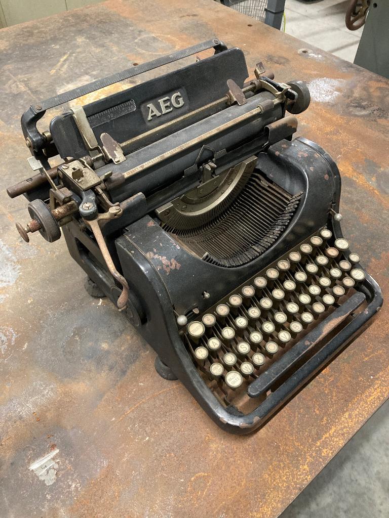 Antieke AEG typemachine, Ophalen, Gebruikt