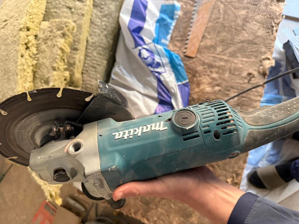 Grote slijp machine makita, Ophalen, Zo goed als nieuw