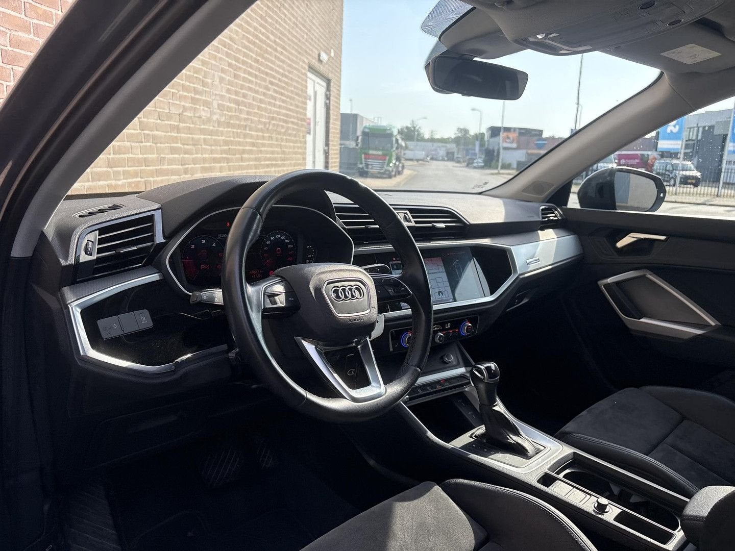 Audi Q3 35 TDI Pro Line | € 15.700 NETTO! | Leder/Alcantara, Auto's, Audi, Zwart, Bedrijf, Diesel, SUV of Terreinwagen