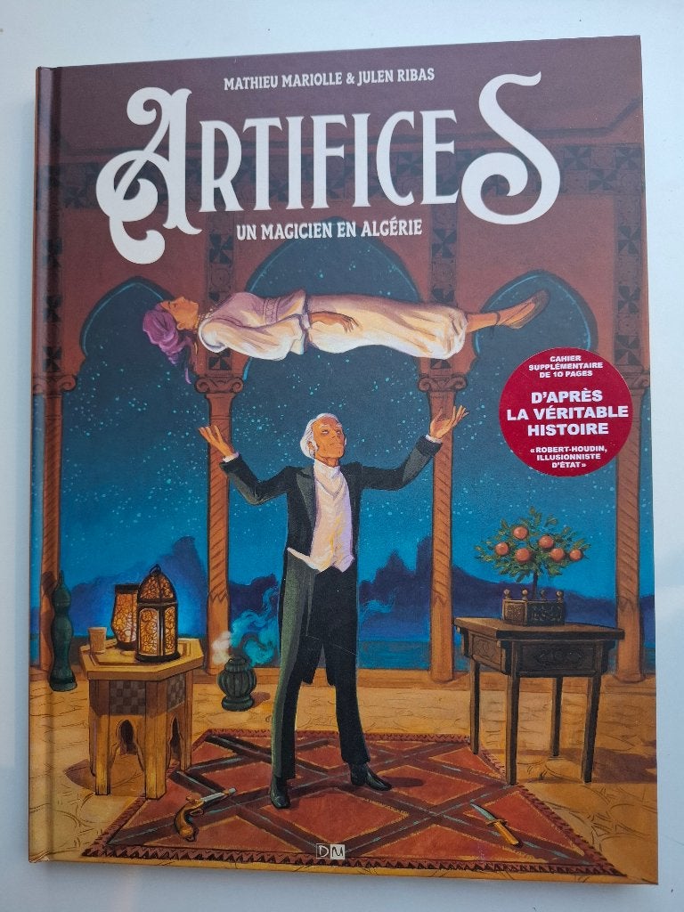 ARTIFICES UN MAGICIEN EN ALGERIE TBE EO 2025, Une BD, Enlèvement ou Envoi, Comme neuf
