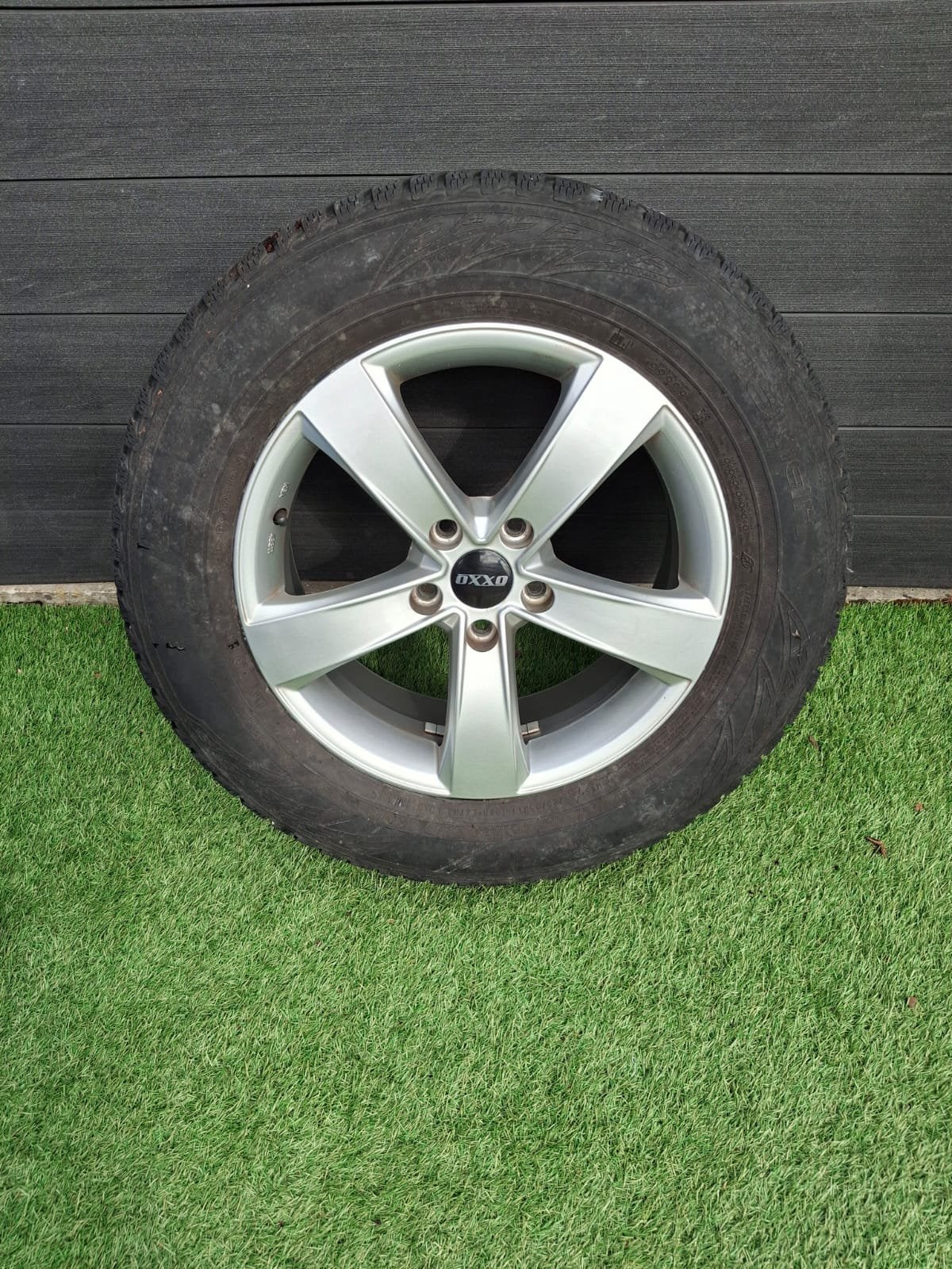 4x OXXO 17 inch lichtmetalen velgen met Nokian winterbanden, Ophalen, 17 inch, Winterbanden, Band(en)