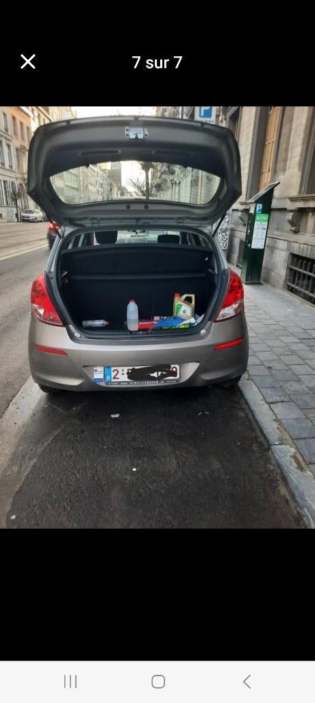 Hyundai i20. Essence.model 2013 feuille rose, Auto's, Hyundai, Euro 5, Stof, Zwart, 4 cilinders