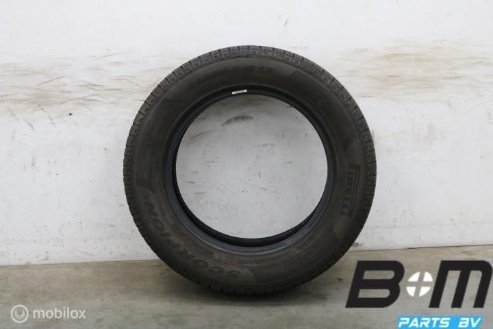 1 x 2156517 99H Pirelli Scorpion Winter 4.5mm 215 65 17, Gebruikt, Band(en)