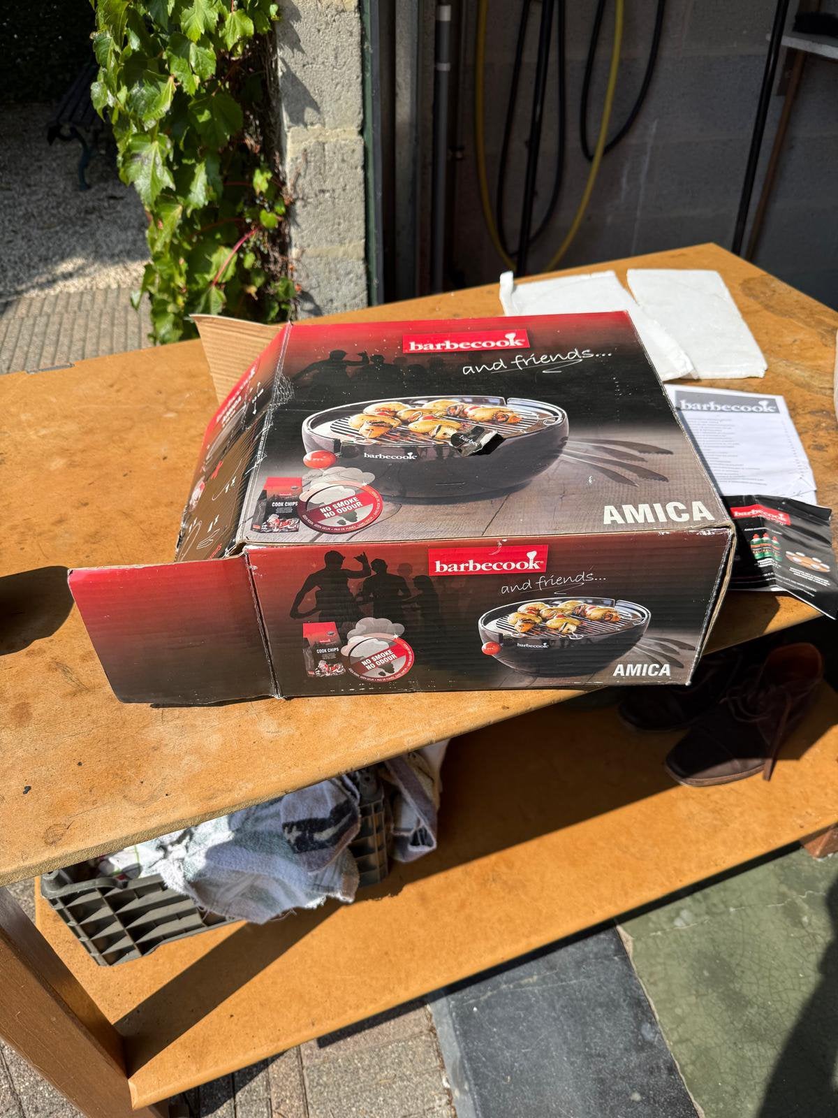 Tafel BBQ, Tuin en Terras, Ophalen, Zo goed als nieuw