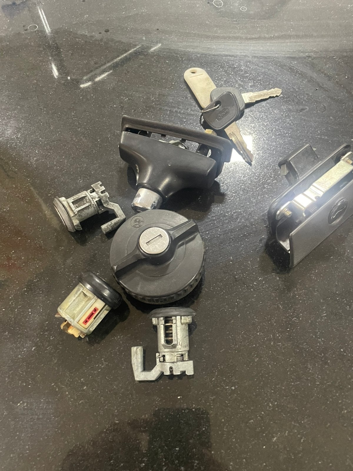 Volledige e30 slot set met 2 sleutels, Hobby en Vrije tijd, Ophalen of Verzenden, Zo goed als nieuw
