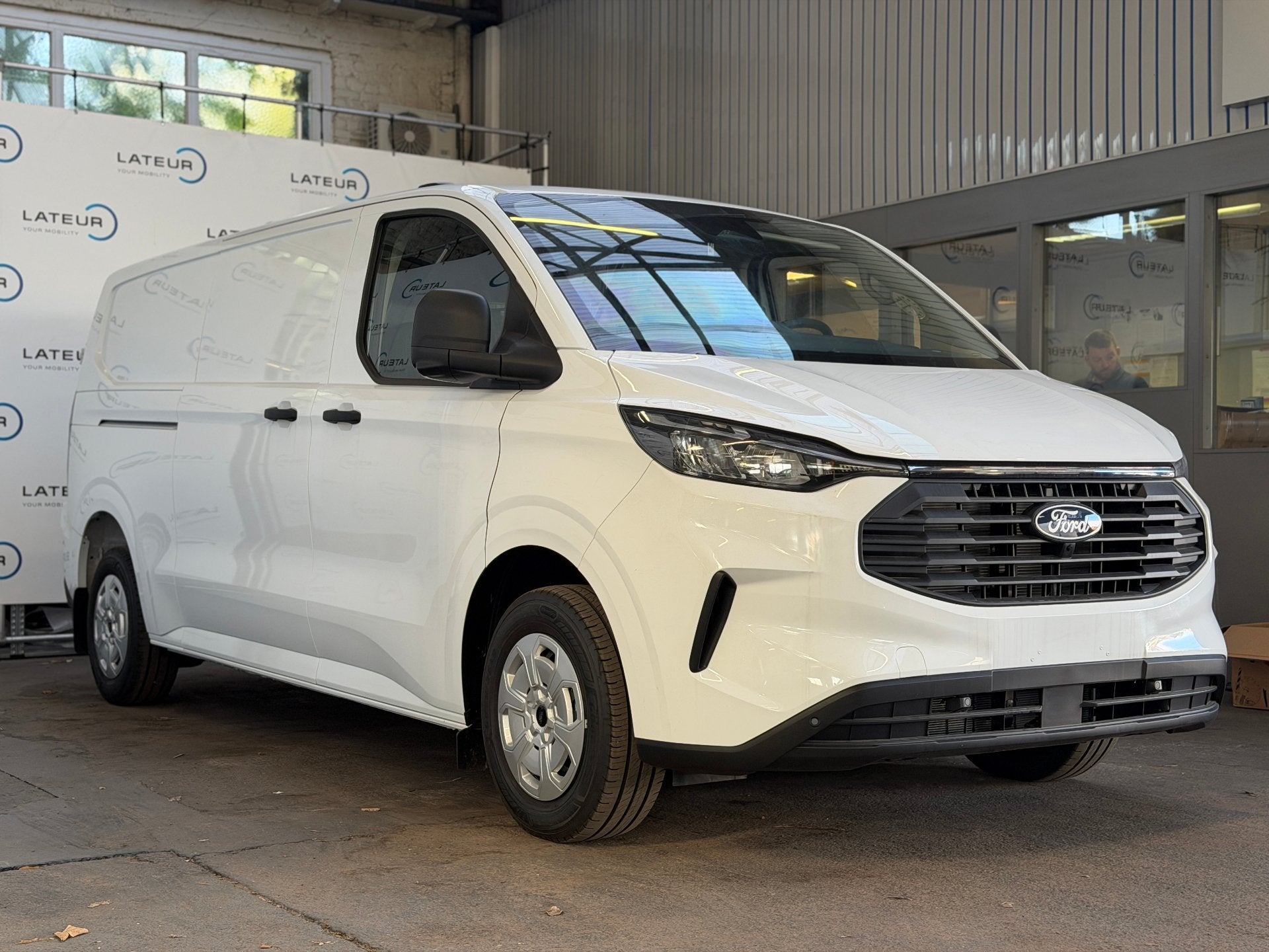 Ford Transit Custom 320L Trend 2.0 TD 136pk / 100Kw M6, Auto's, 100 kW, Stof, Gebruikt, Euro 6