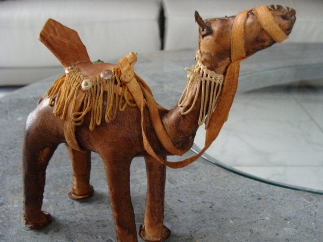 Ancien dromadaire en cuir véritable, vintage, Verzamelen, Beelden en Beeldjes, Ophalen of Verzenden, Zo goed als nieuw, Dier