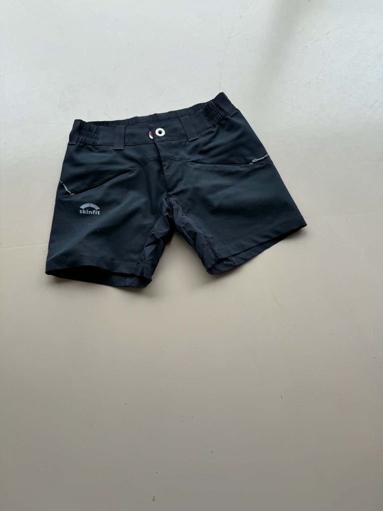 A vendre short de sport skinft, Sports & Fitness, Autres marques, Enlèvement ou Envoi, Comme neuf, Autres sports