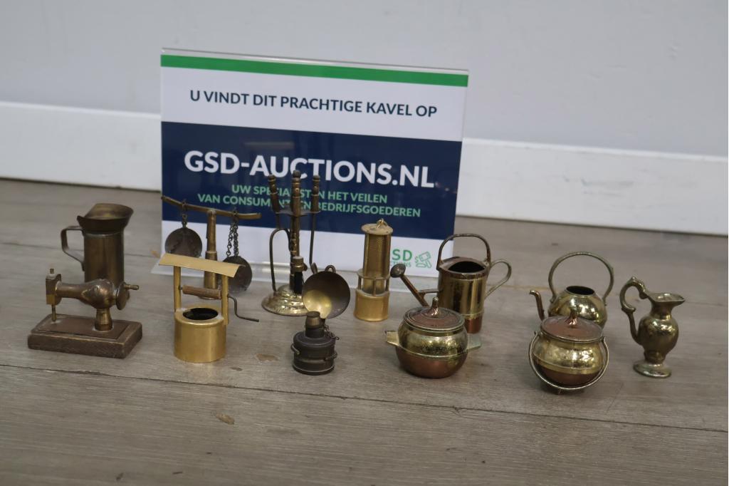 Set van 12 Antieke Messing Miniaturen