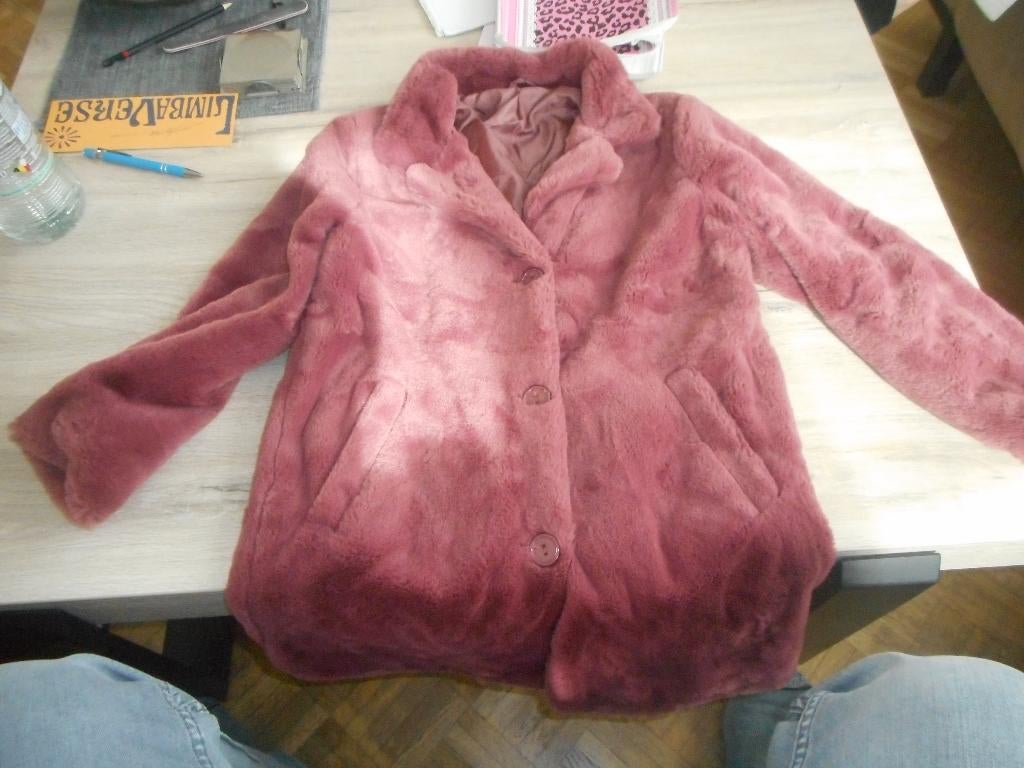 bordeau zacht warm jas maat 134 - 140, Kinderen en Baby's, Kinderkleding | Maat 134, Ophalen of Verzenden, Zo goed als nieuw, Meisje