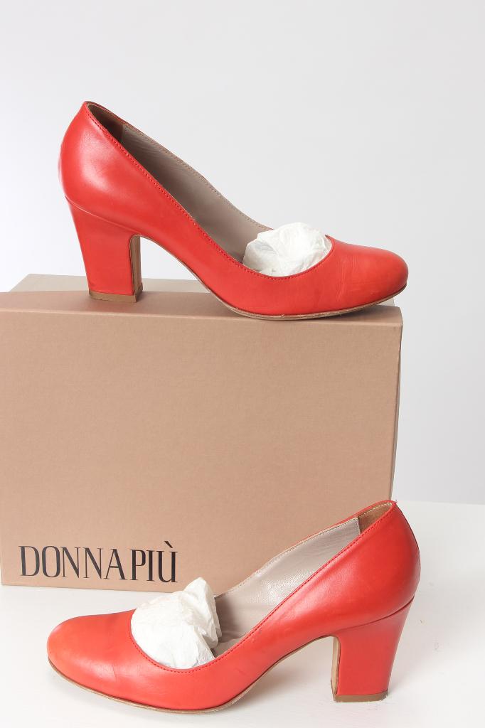 rode pumps Donna Piu  38, Kleding | Dames, Pumps, Ophalen of Verzenden, Donna Piu, Gedragen