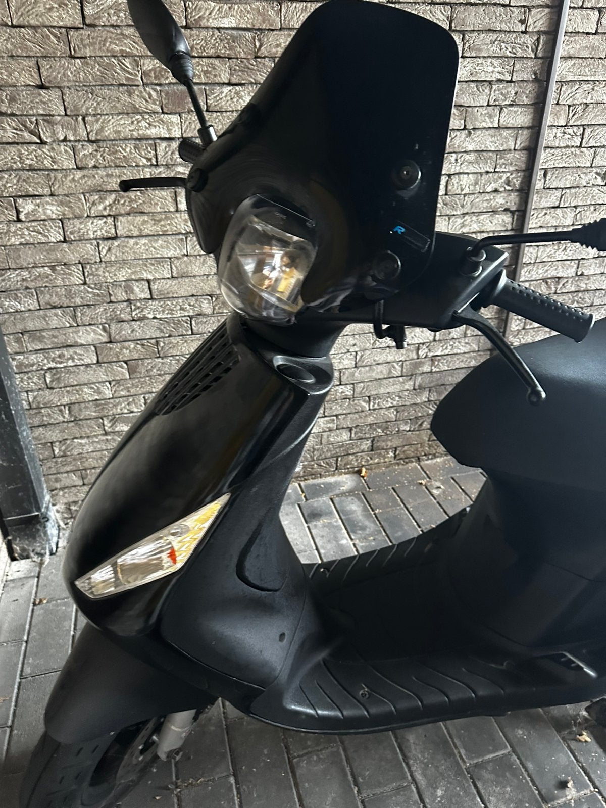Piaggio zip 25 km, Fietsen en Brommers, Ophalen, Zo goed als nieuw, Zip