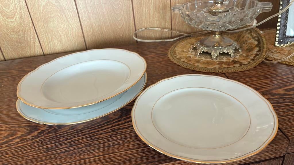 Servies. 24 stuks van elk. Gouden randje, Ophalen