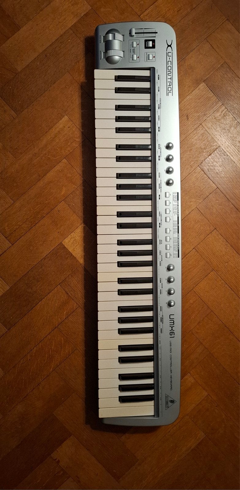 BEHRINGER UMX 61 Midi Keyboard, Enlèvement