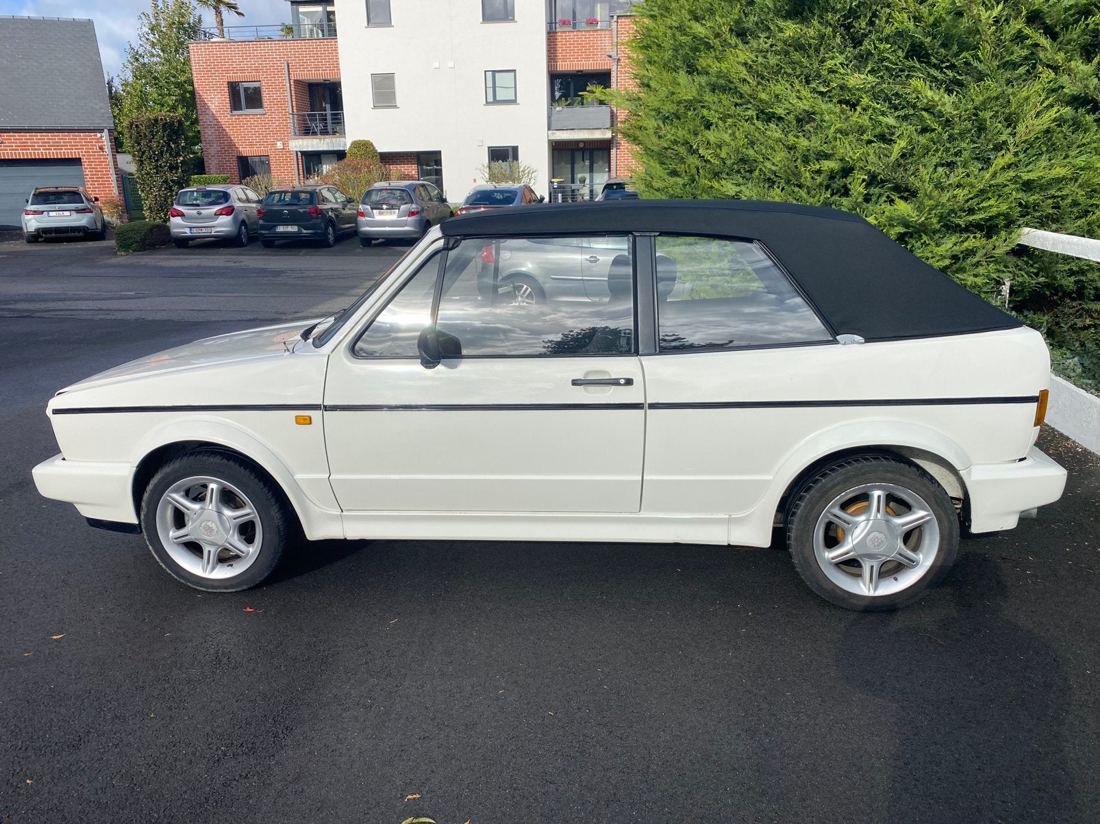 Oldtimer  golf 1 cabriolet MK1 - 1,8 carbu (1994 ), Auto's, 4 zetels, Stof, Zwart, Cabriolet