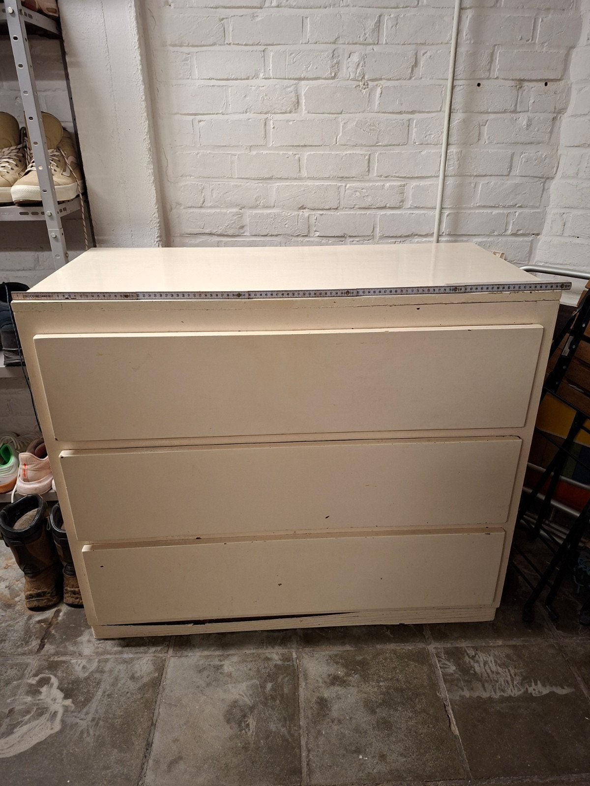 Houten ladekast, Enlèvement, Utilisé