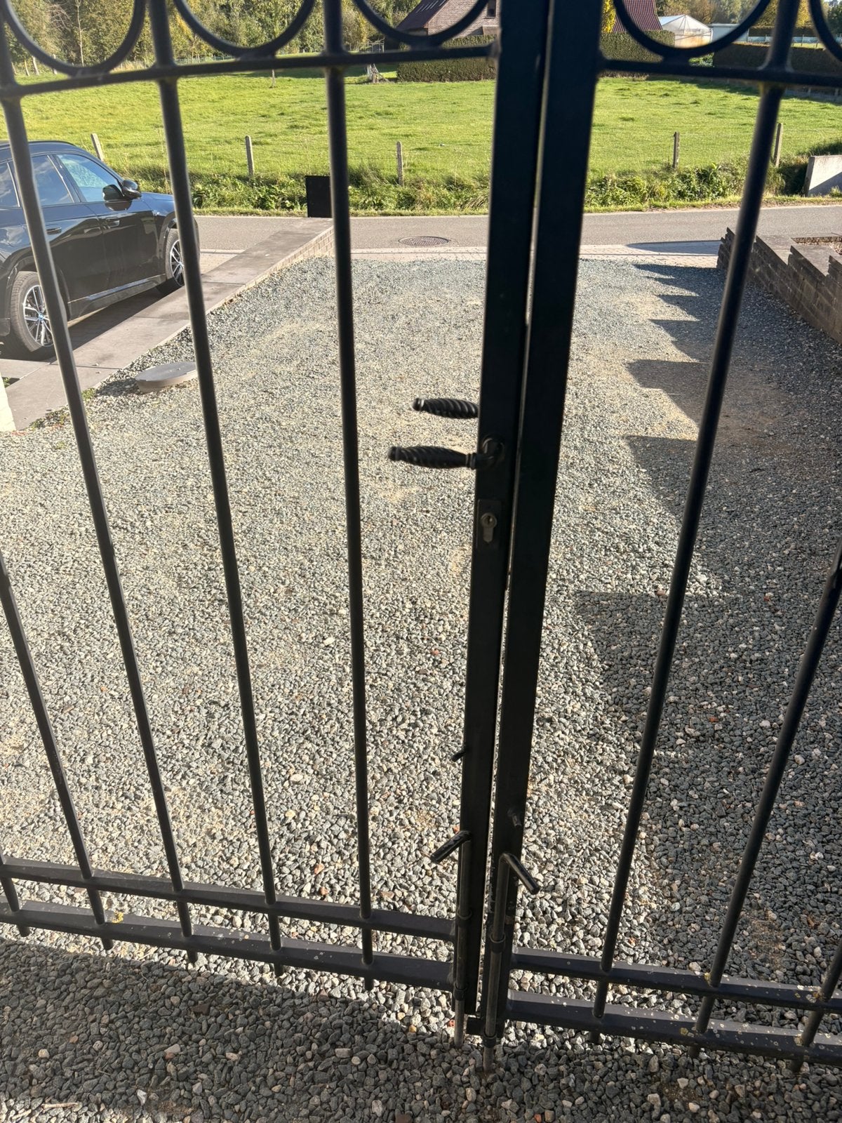 Smeedijzeren poort, Ophalen, Zo goed als nieuw