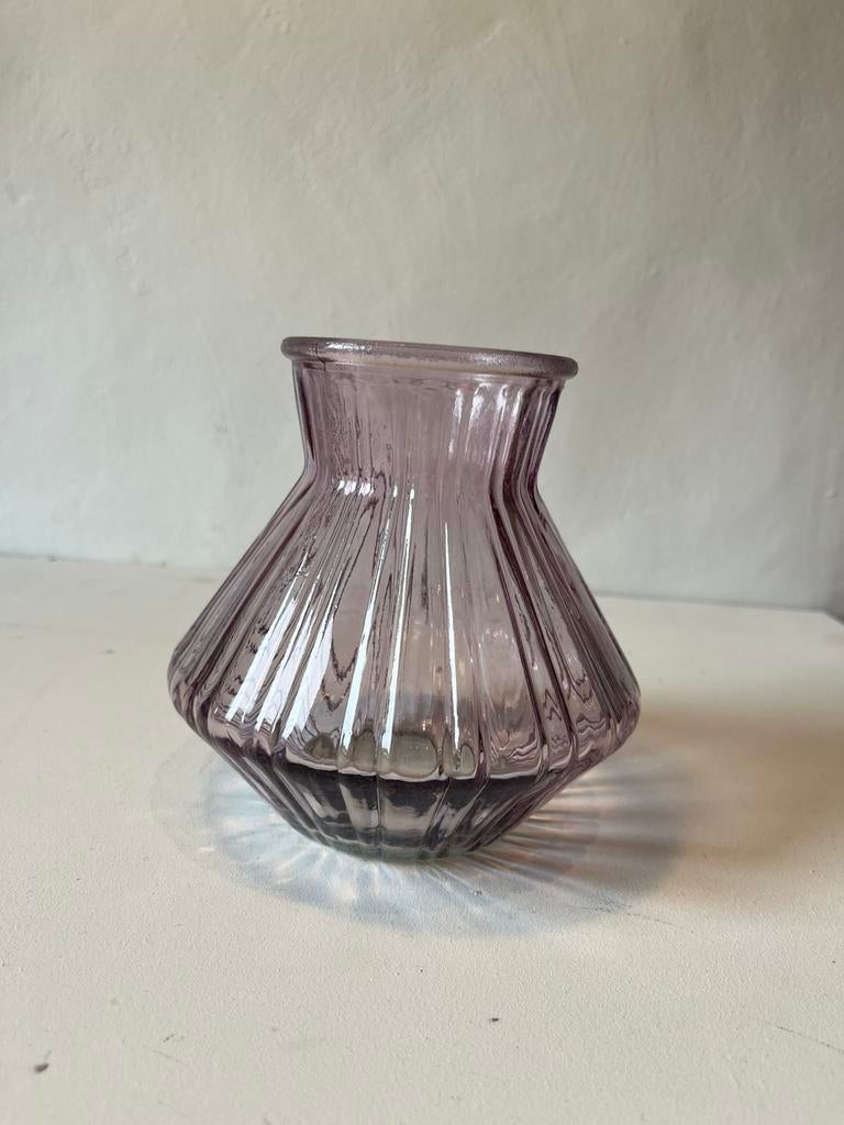 Paarse glazen vaas, Huis en Inrichting, Woonaccessoires | Vazen, Ophalen of Verzenden, Nieuw, Glas, Minder dan 50 cm