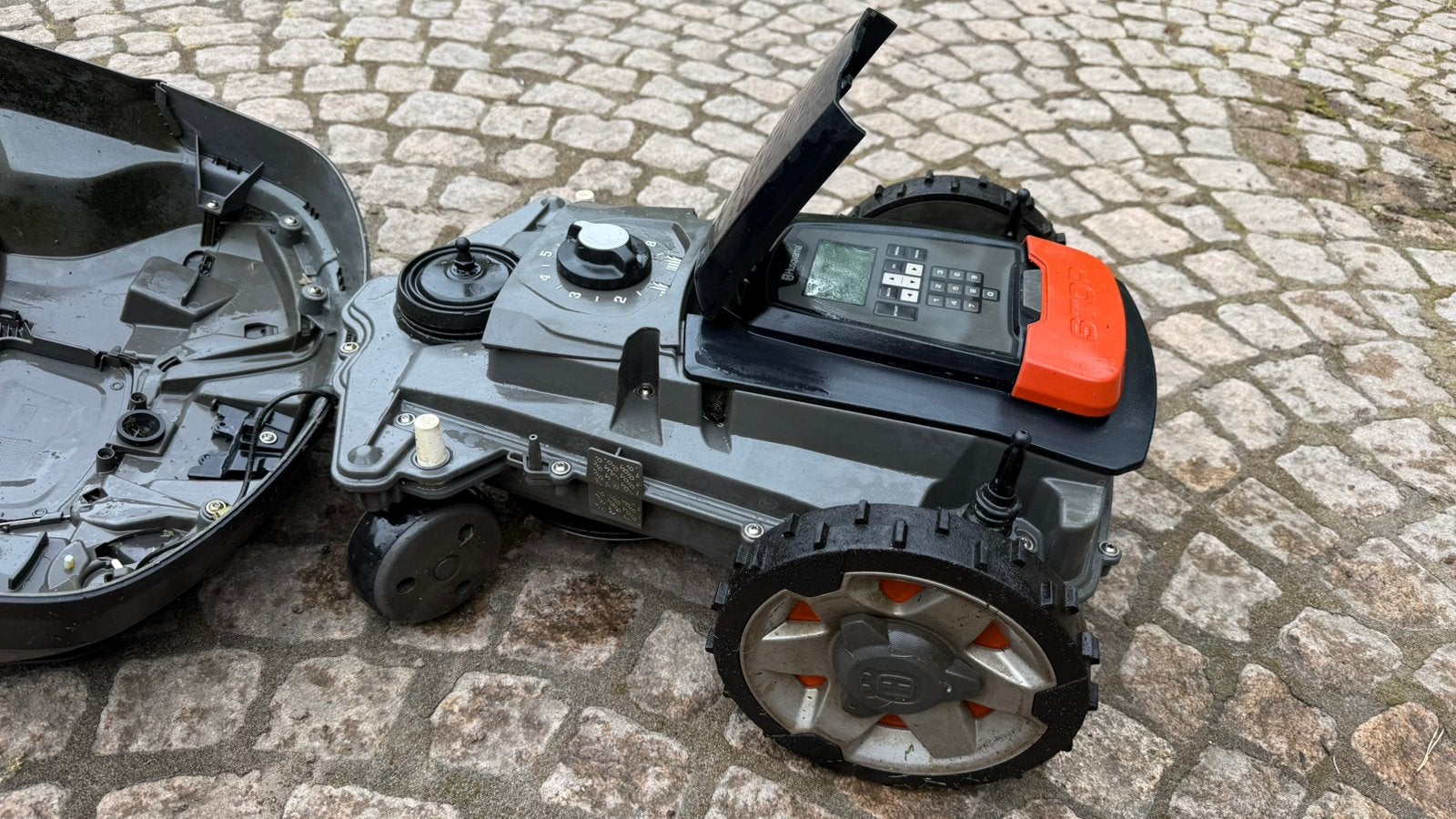 Husqvarna grasrobot 315X tot 1600m2 geavanceerd, Enlèvement, Comme neuf