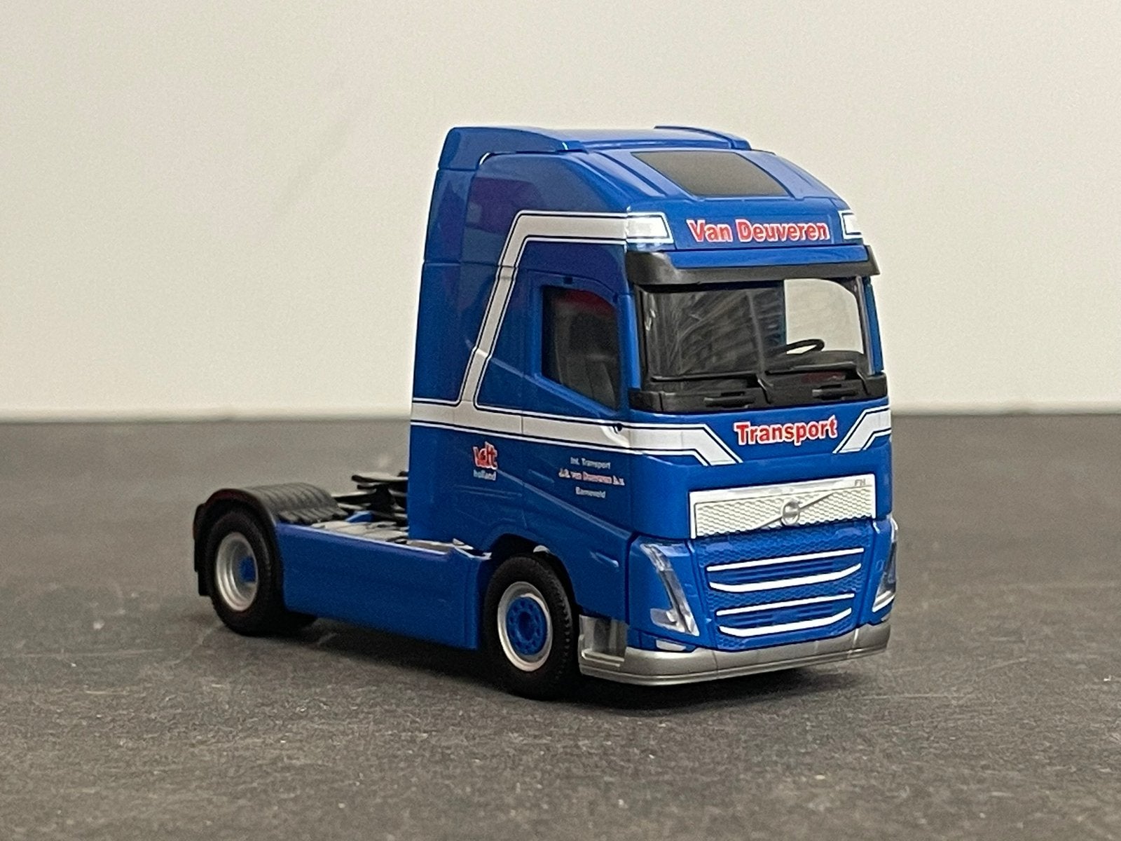 Herpa Volvo van Deuveren losse trekker 1/87, Ophalen of Verzenden, Zo goed als nieuw, Bus of Vrachtwagen, Herpa