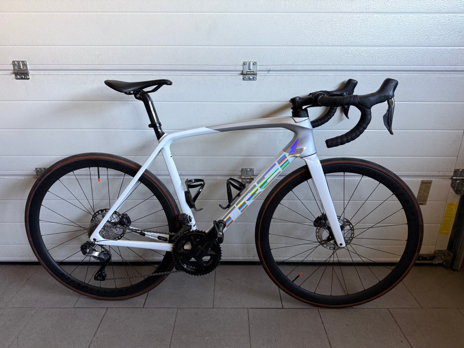 TREK émonda SL7 2024 White Quicksilver, Fietsen en Brommers, Carbon, Heren, Meer dan 20 versnellingen, Schijfrem