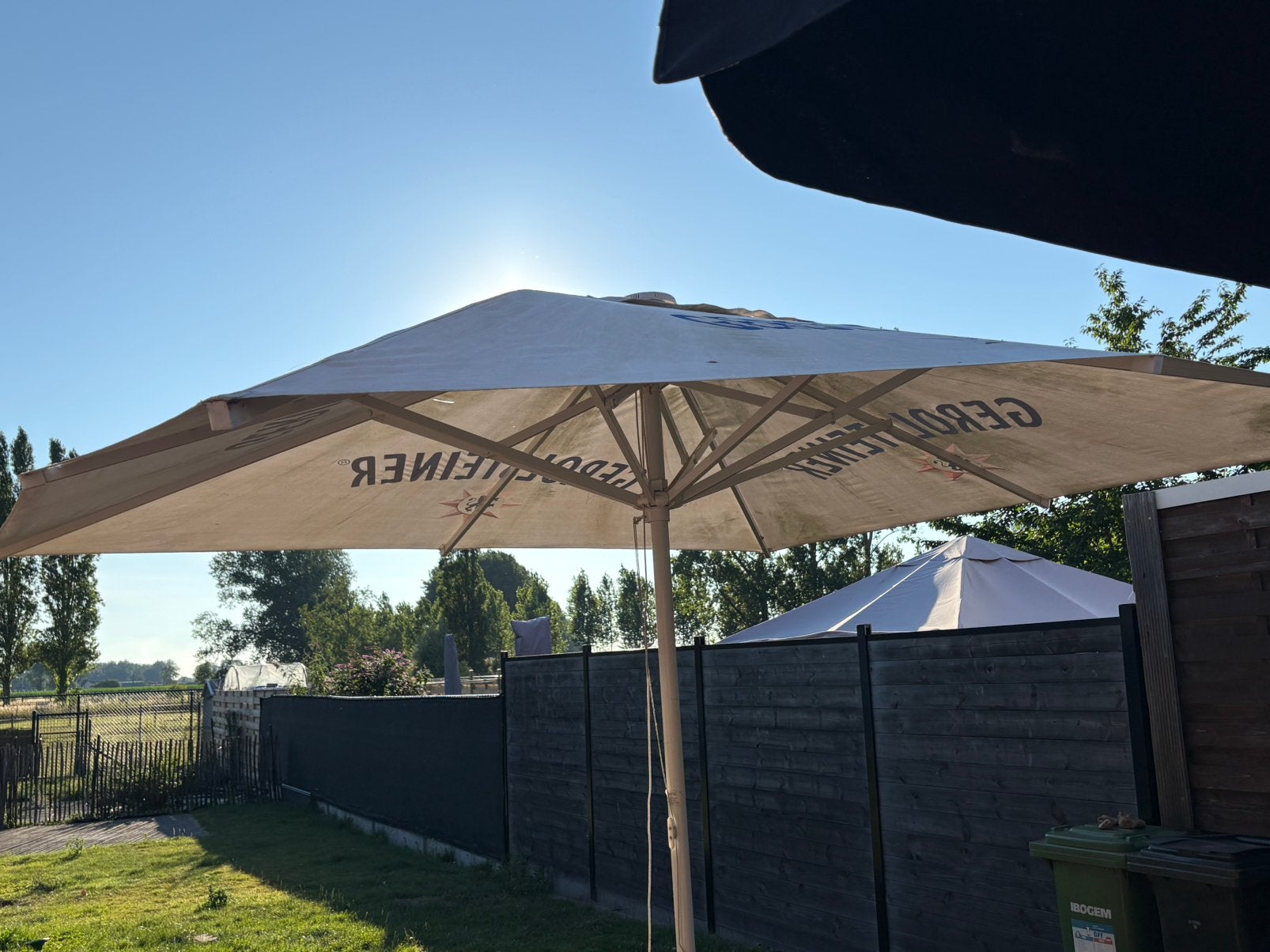 Grote parasol van gerolsteiner, Tuin en Terras, Ophalen, Gebruikt, 3 tot 4 meter, Stokparasol