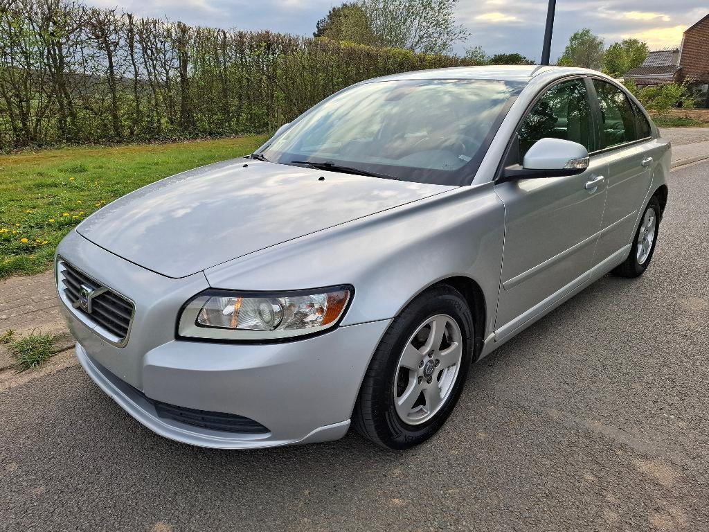 Volvo S40 1.6D 110 Drive Summum Full Options 137€/ Maand, Auto's, Volvo, Voorwielaandrijving, Zwart, 4 cilinders, Navigatiesysteem