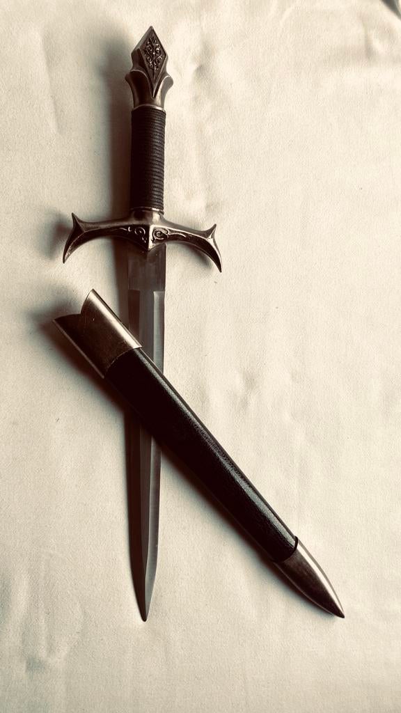 Lord Of The Rings  stijl dolk / zwaard, Verzamelen, Ophalen of Verzenden, Zo goed als nieuw