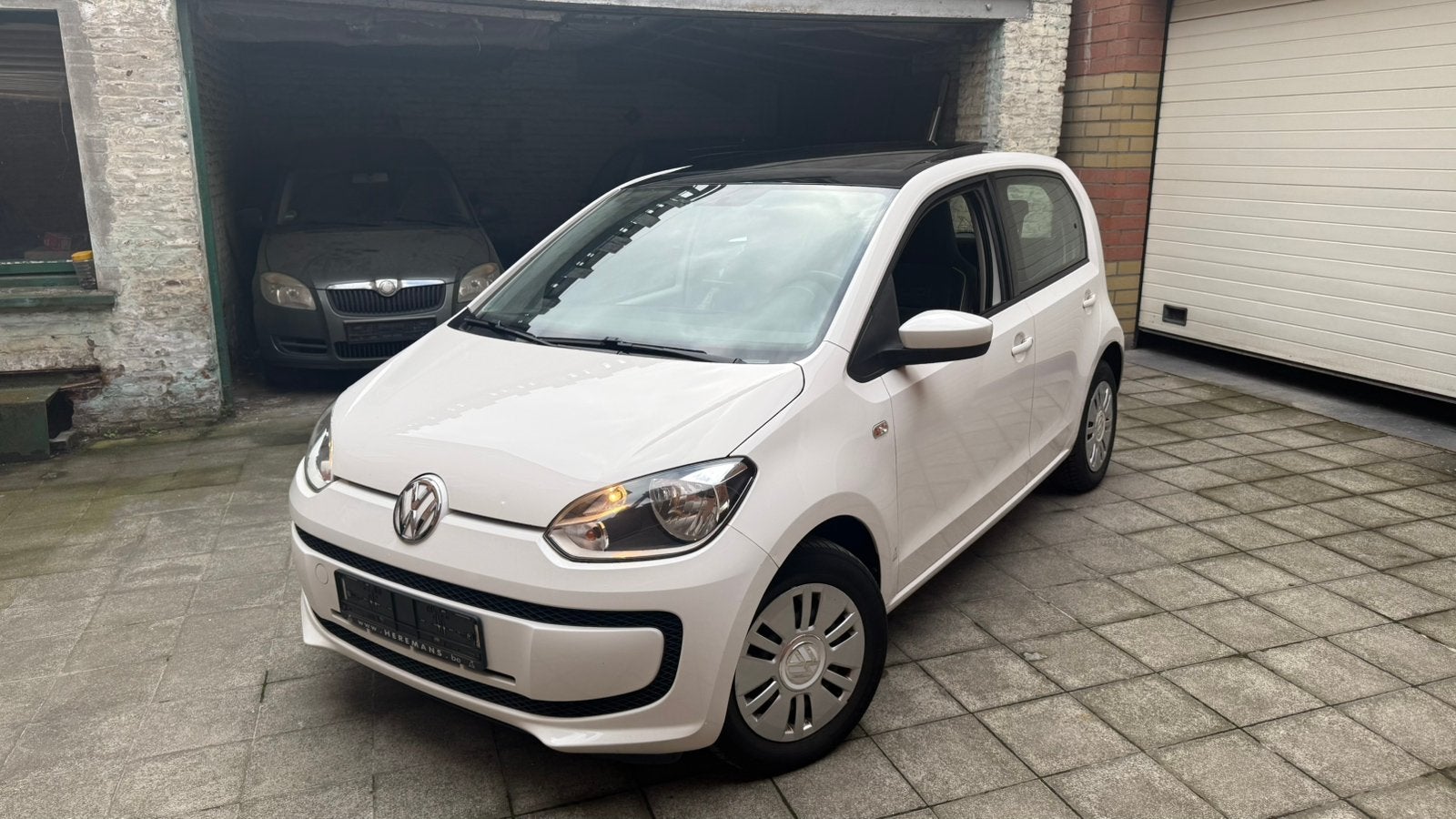 VW UP 1.0i Benzine 3/2015 5-deurs airco GPS Pano Velgen, Auto's, Voorwielaandrijving, Stof, Sound system, Wit