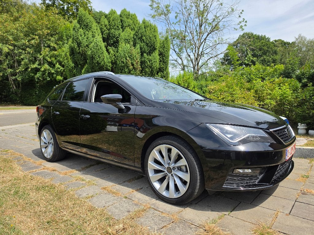 Bjr échange très belle seat léon 3 st de 2019 220 mill foll, Auto's, Seat, Voorwielaandrijving, Stof, 4 cilinders, Zwart