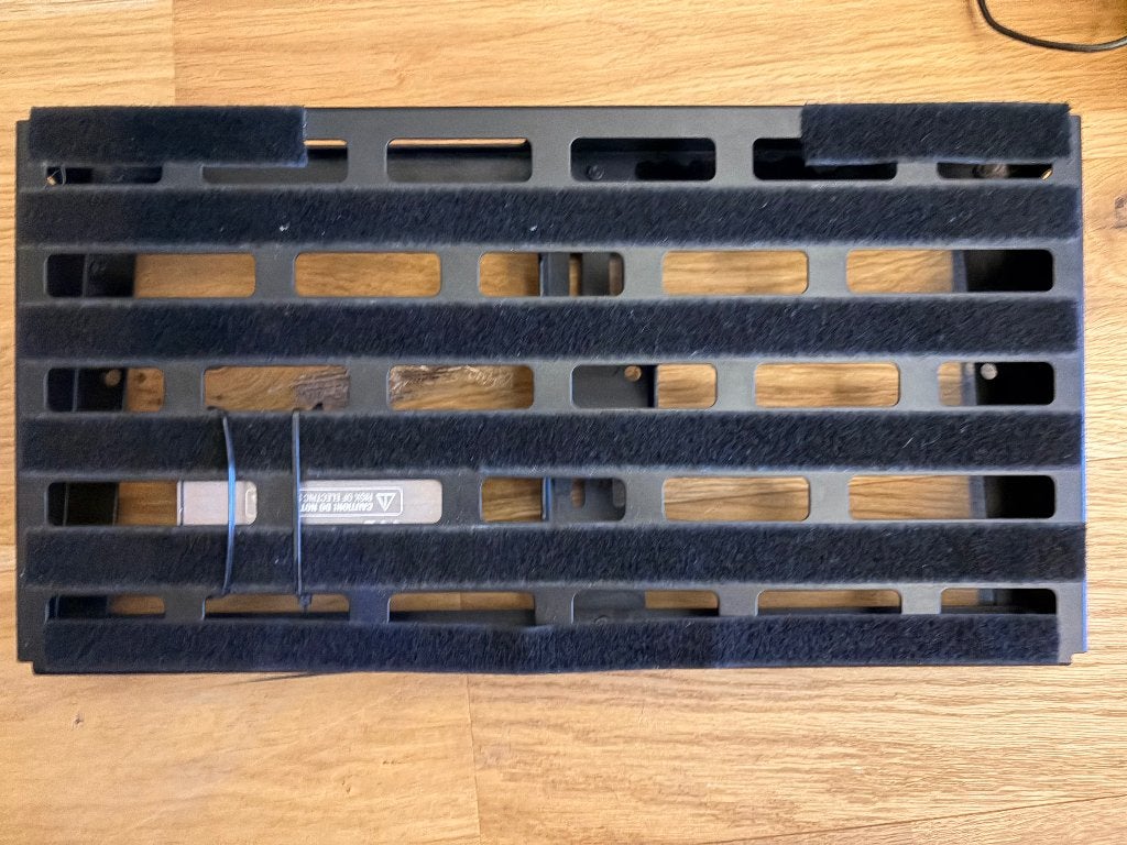Rockboard tres 3.0 + behringer iso-1 pro powerplant, Ophalen of Verzenden