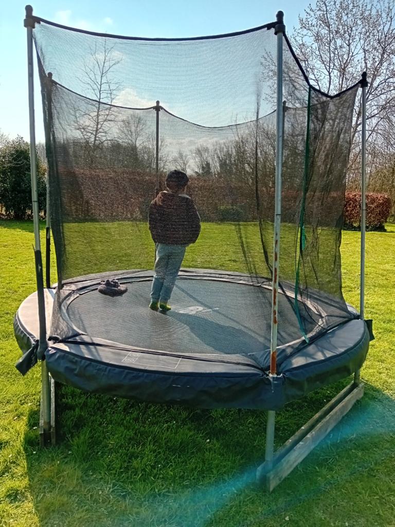 Trampoline 240 cm met net, Kinderen en Baby's, Speelgoed | Buiten | Trampolines, Ophalen, Gebruikt