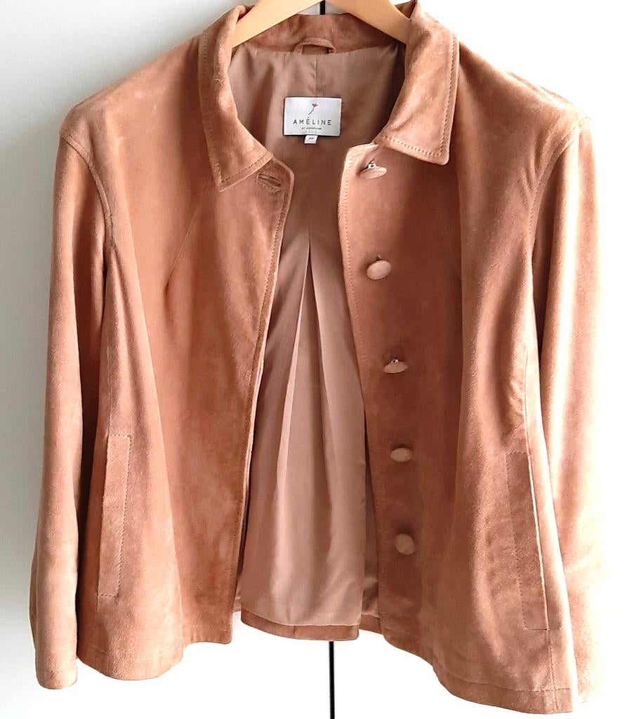 Te koop: Nieuw! Mooie suède jasje van "Mayerline, Amélie" 42, Kleding | Dames, Ophalen, Bruin, Maat 42/44 (L), Nieuw