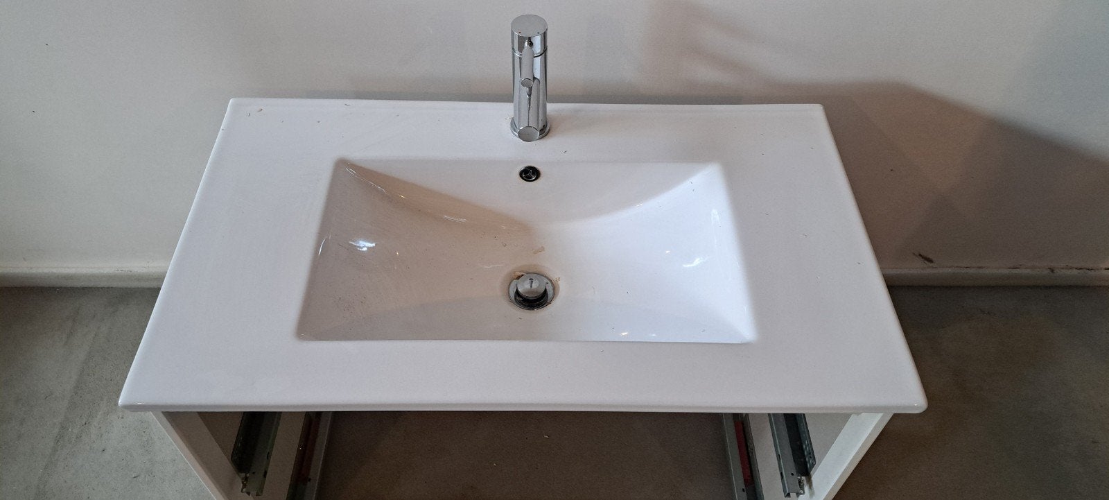 lavabo met kraan, Huis en Inrichting, Ophalen, Zo goed als nieuw