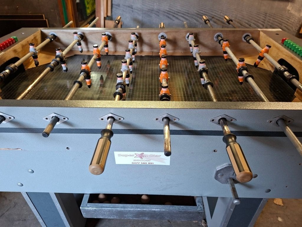 Een Stakanit cafe-voetbaltafel., Sport en Fitness, Biljarten en Poolen, Ophalen, Gebruikt, Overige typen