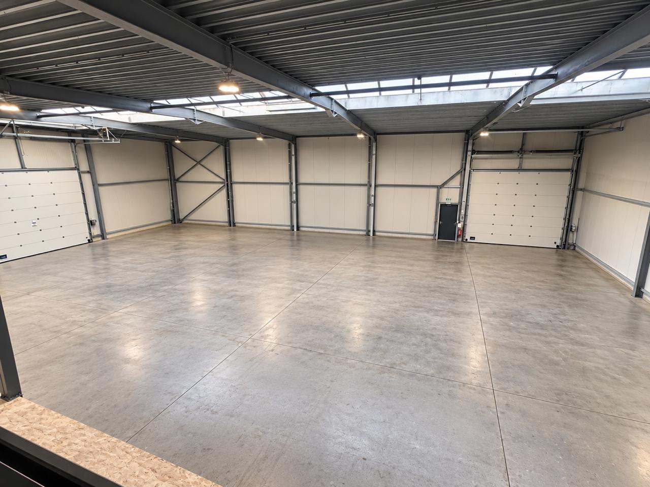 A LOUER – BUREAUX, HANGAR ET LOCAUX COMMERCIAUX, Zakelijke goederen, Huur, Kantoorruimte