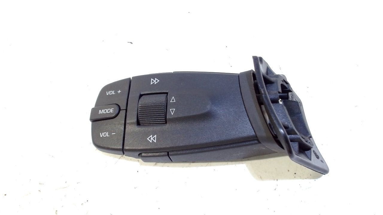 Radio bediening Seat Ibiza, Enlèvement ou Envoi, Van der Ven Autorecycling B.V., Onderdelen@venauto.nl, Ettenseweg 76, 4706 PB Roosendaal, The Netherlands