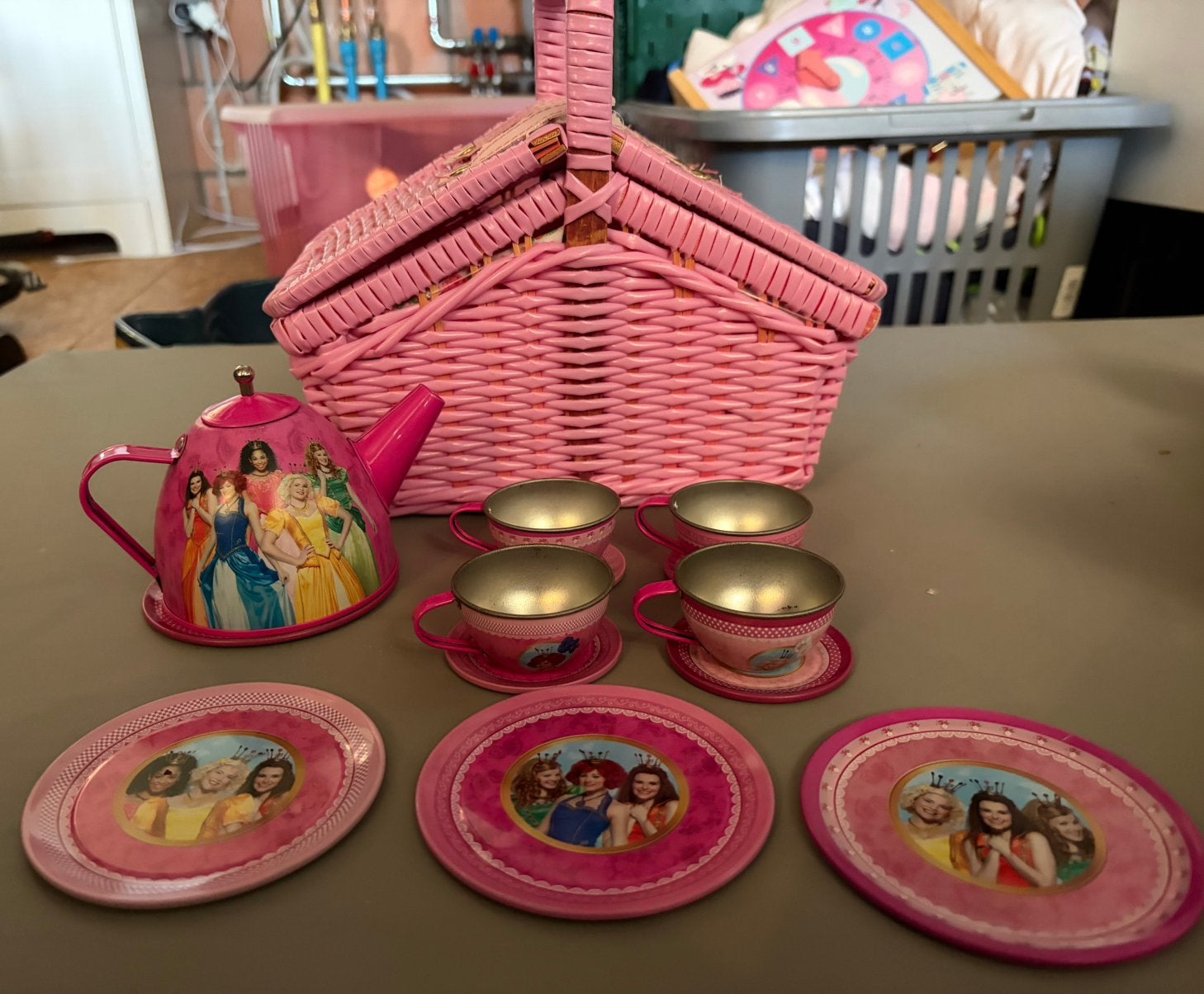 Service à thé Prinsessia avec panier de pique-nique, Enlèvement, Comme neuf