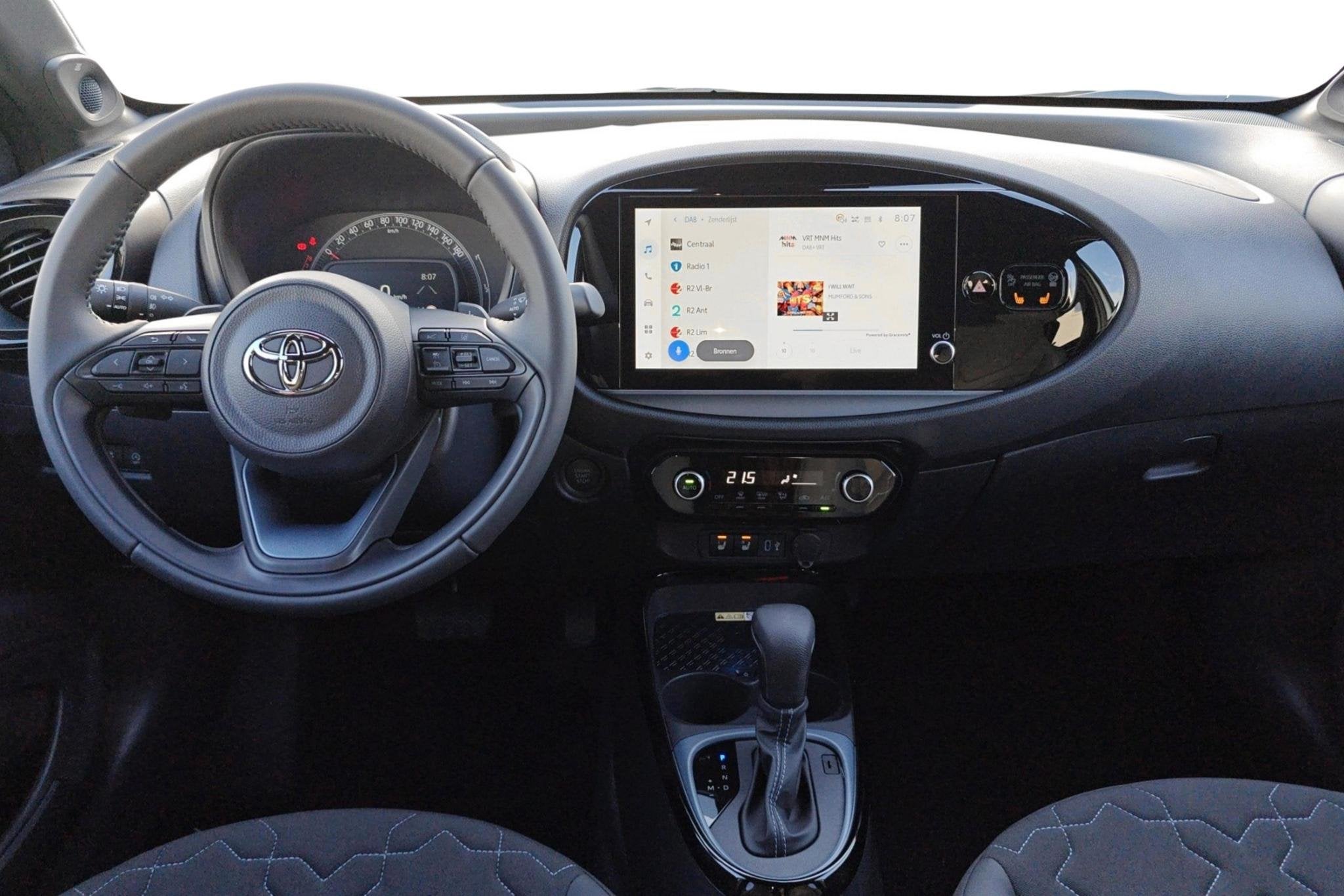 Toyota Aygo X 1.0 VVT-i Envy CVT - DEMO, Auto's, 4 zetels, Stof, Zwart, 965 kg